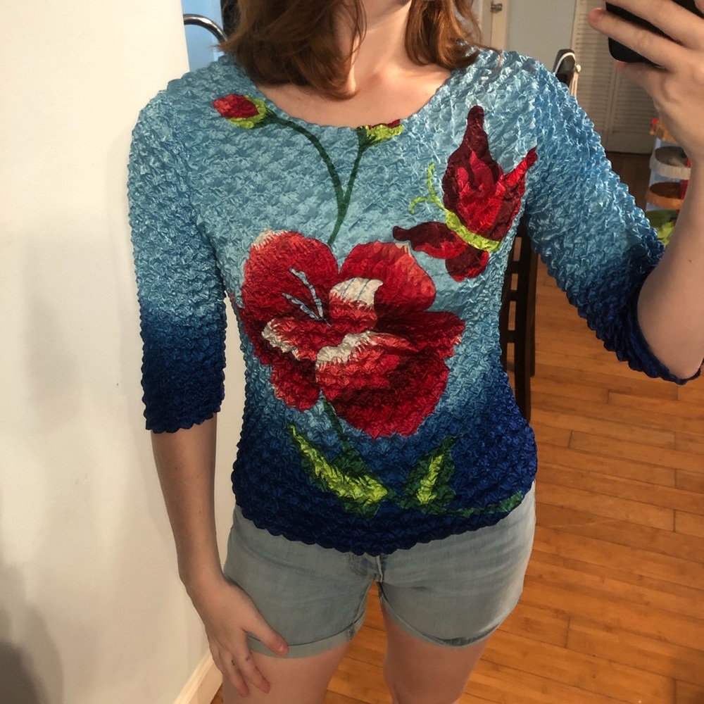 Limited too y2k Blue and red floral crinkle top